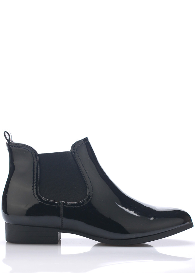 Černé lakované kotníkové boty s pérky Claudia Ghizzani