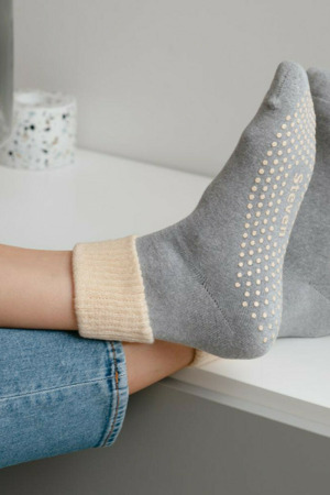 Dámské ponožky s protiskluzovou úpravou ABS 126