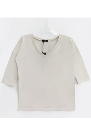 Hladká dámská halenka s výstřihem ve tvaru písmene "V"