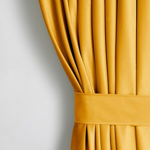 AmeliaHome Závěs Amelia Home Velvet s řasící páskou hořčicově žlutý, velikost 140x245