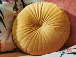 Kulatý dekorační polštář Atmos 40 cm, světle oranžový