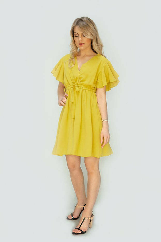 Žluté dámské šaty s přeloženým obálkovým výstřihem (346ART) - jedna velikost - žlutá