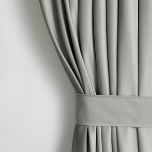 Závěs AmeliaHome Velvet 140x270 cm stříbrný, velikost 140x270