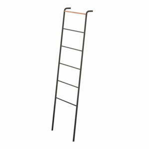 Černý dekorativní žebřík s detailem z bukového dřeva YAMAZAKI Tower Ladder